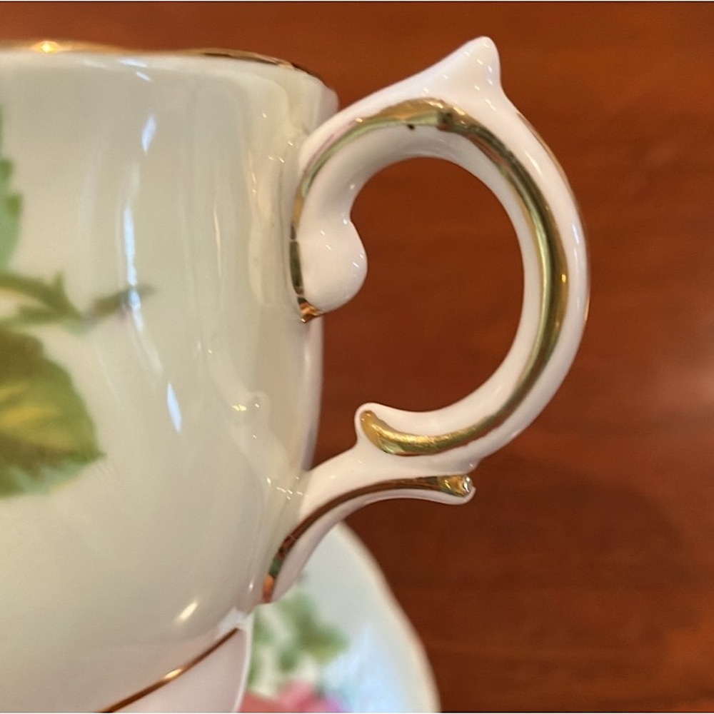 Colclough vintage bone China tea cup & saucer, pink roses on green & white - Picture 10 of 11